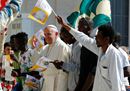 Pope Francis waves20