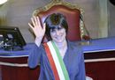 Torino, sorrisi e strette di mano: Chiara Appendino si insedia a Palazzo Civico