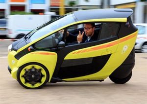 La Toyota i-Road a tre ruote.