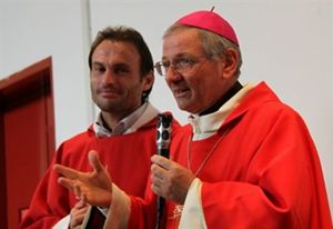 don Pozza  assieme al vescovo di Padova, monsignor Claudio Cipolla