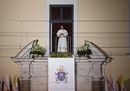 Il Papa a Cracovia si affaccia dalla finestra di Wojtyla, le immagini più belle