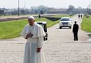 Pope Francis pays2