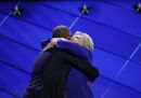 Stati Uniti, a Philadelphia l'abbraccio tra Hillary e Obama 