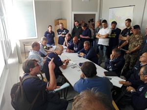 La riunione della protezione civile ad Amatrice presieduta dal capo dipartimento Fabrizio Curcio