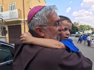 Monsignor Calogero Peri, vescovo di Caltagirone. Fonte: pagina Facebook, bicentenario diocesi di Caltagirone.