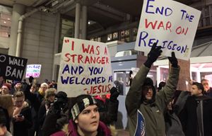 Anche i cattolici si sono uniti alle proteste contro il provvedimento di Trump