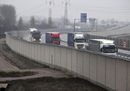 03_Francia, il muro anti migranti di Calais.jpg