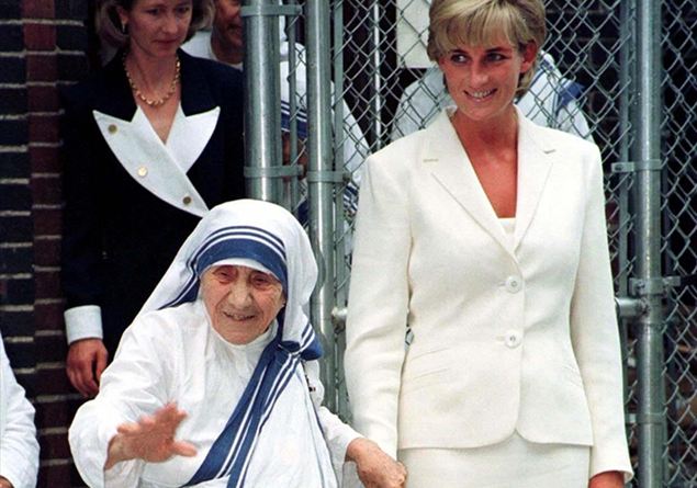 Lady Diana E Madre Teresa Due Donne Attente Agli Ultimi Famiglia Cristiana