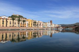 Una veduta di Bosa, in provincia di Oristano, l'unica città della Sardegna attraversata da un fiume navigabile, il Temo.