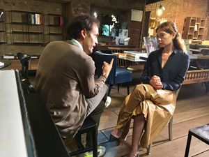 Don Marzo Pozza durante l'intervista con l'attrice Cristiana Capotondi