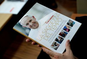 Il volume "La saggezza del tempo" (Marsilio) presentato mercoledì insieme al Papa
