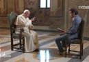 Papa Francesco e le apparizioni: bisogna guardare dove Maria indica, non il dito