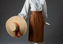 Ensemble de jour composé d'une blouse dite Bettina en coton et d'une jupe en lin, été 1952 © Givenchy - Pho.jpg