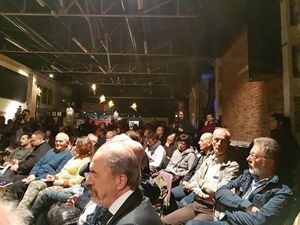 Nelle fotografie di questo servizio (tutte di Chiara Sibona, tratte dalla pagina Facebook Eremo di Ronzano, Bologna, per gentile concessione) alcuni momenti dell'incontro di monsignor Matteo Zuppi al centro sociale Tpo di Bologna.  