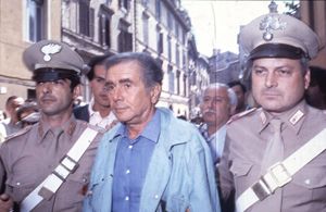 Un'immagine del triste giorno dell'arresto