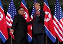 Stretta di mano fra Trump e Kim Jong-un, inizia una nuova epoca