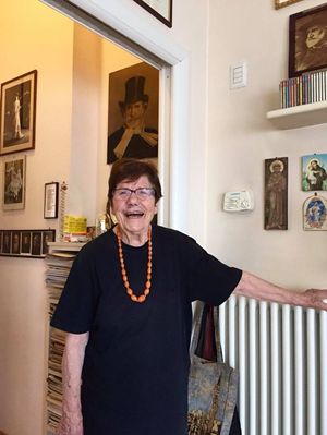 Luisa Mandelli in una foto recente nella sua stanza di Casa Verdi