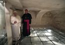 La commozione del Papa in visita alle celle dei torturati di Vilnius