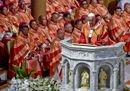 Selfie e colori, le immagini più belle del Papa in Thailandia