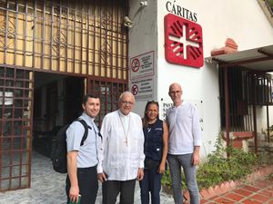 Da sinistra: padre Martino Serrano, assistente ecclesiastico ACS, cardinal Baltazar Porras, presidente Caritas Venezuela, Janeth Marquez, direttore esecutivo di Caritas Venezuela, Alessandro Monteduro, direttore ACS