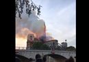 Parigi, Notre Dame in fiamme
