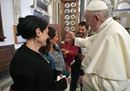 Il Papa alla famiglia Rom: "No a ogni forma di odio e violenza"