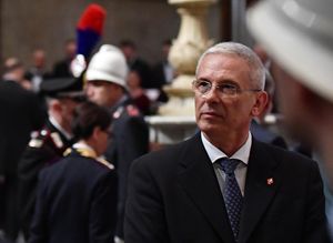 Pippo, il figlio adottivo di Zeffirelli, durante i funerali (Ansa)
