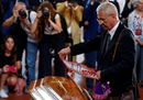 Mourners pay tribute26.jpg