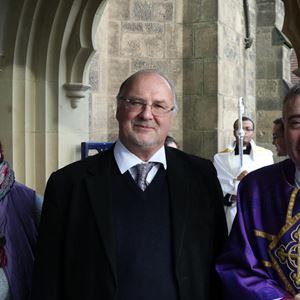 Gavin Ashenden (65 anni), vescovo anglicano e cappellano della Regina dal 2007 al  2017, è un scaerdote cattolico dal 2019