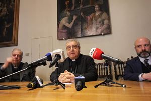La conferenza stampa convocata per mercoledì mattina dal vescovo di Prato, monsignor Giovanni Nerbini, 65 anni (Ansa)