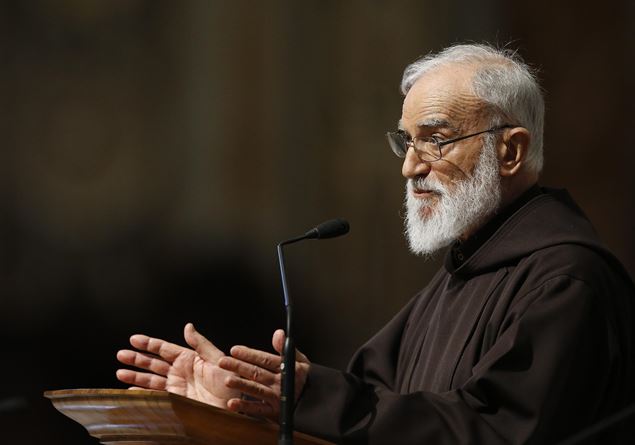 Concistoro: padre Cantalamessa chiede la dispensa dall'ordinazione  episcopale, Voglio morire con l'abito francescano