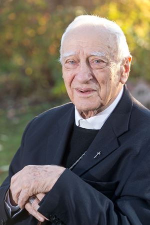 Monsignor Luigi Bettazzi, 97 anni. Foto Imago Mundi/Romano Siciliani. In alto e in copertina: foto Ansa. 