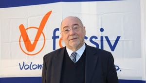 Gianfranco Cattai, presidente uscente della Focsiv. In copertina, la nuova presidente: Ivana Borsotto.