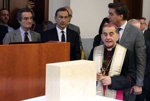 L'Arcivescovo, monsignor Mario Delpini durante la cerimonia della posa della prima pietra del Nuovo Policlinico di Milano il 27 Novembre 2019 (Ansa)