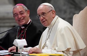Il cardinale vicario Angelo De Donatis, 66 anni, con papa Francesco il 14 maggio 2018 (Ansa)