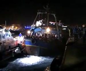 Altri 370 sbarcati a Lampedusa (foto Ansa)
