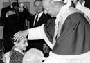 Il volto disamato del '68: quando Paolo VI pregò per la concordia del pianeta tra i bimbi malati