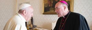 Monsignor Brian McGee, 56 anni, vescovo scozzese della diocesi di “Argyll and the Isle”, con papa Francesco, 85 anni il 17 dicembre. 