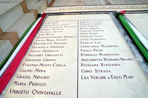 La lapide del Cimitero monumentale con il nome di Giancarlo Majorino
