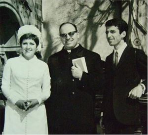 Orietta Berti, don Gino e Osvaldo Paterlini il giorno delle nozze, il 14 marzo 1967.