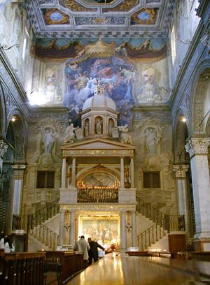 L'interno della Basilica di Santa Maria in Vado