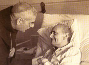 Padre Clemente Gatti, rientrato in Italia dopo la liberazione in condizioni disperate a causa dei patimenti e dalle torture subite in carcere, in Romania, pochi giorni prima della morte avvenuta il 6 giugno 1952. 