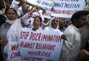 Karachi, Pakistan: manifestazione contro le discriminazioni a danno delle minoranze religiose. La foto è dell'agenzia Reuters. 