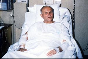 Il Papa Giovanni Paolo II, ritratto il 19 maggio 1981, durante la degenza al policlinico Gemelli di Roma. Foto Ansa.