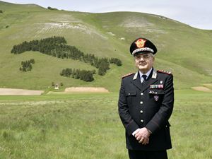 Il generale Antonio Pietro Marzo, 62 anni. Foto: Comando generale dell'Arma dei Carabinieri. In alto e in copertina: foto dell'agenzia di stampa Ansa. , 