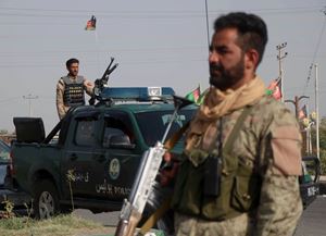 Posto di blocco di soldati regolari afghani nell'area di Herat agli inizi del luglio 2021. Foto Reuters.