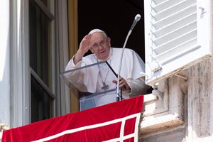Papa Francesco, 85 anni, all'Angelus. Foto Reuters.
