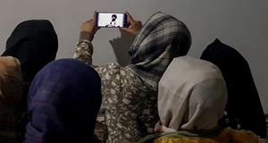 Donne in Afghanistan. Sopra e in alto: foto dell'agenzia Ansa. In copertina: foto dell'agenzia Reuters. 