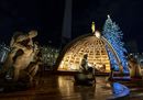 A San Pietro si accende il Natale con l'inaugurazione del Presepe (foto ANSA)