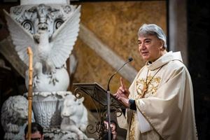 Monsignor Domenico Battaglia, 59 anni, arcivescovo di Napoli. Foto Ansa. 
